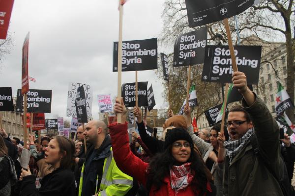 İngiltere'de 'Suriye'yi bombalama' protestosu
