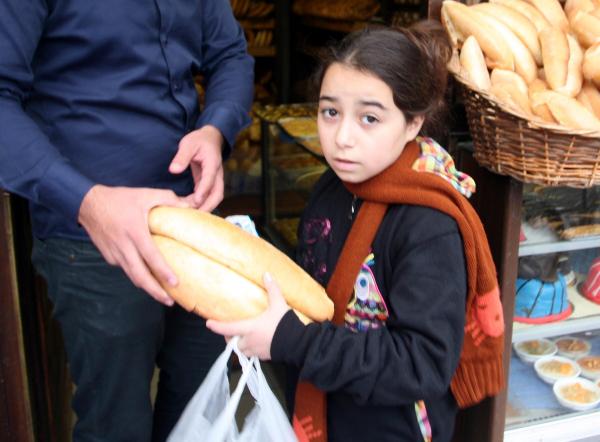Suriyeli'ye 'askıda ekmek'