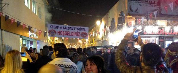 Kebap-Şalgam Festivali, baskına rağmen sabaha kadar sürdü