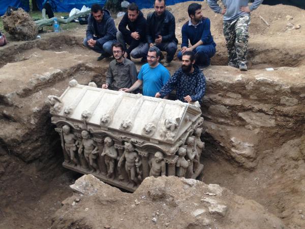 Lahitin bulunduğu bölgede kaçak kazı yapan 4 kişi yakalandı