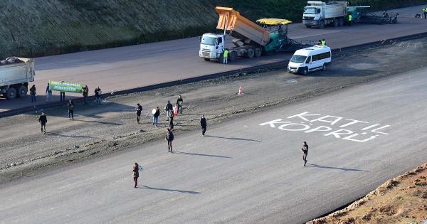 3. Köprü eyleminde yola ‘katil köprü’ yazdılar