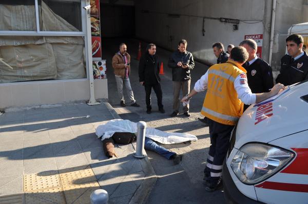 Katlı otoparktan atlayıp canına kıydı