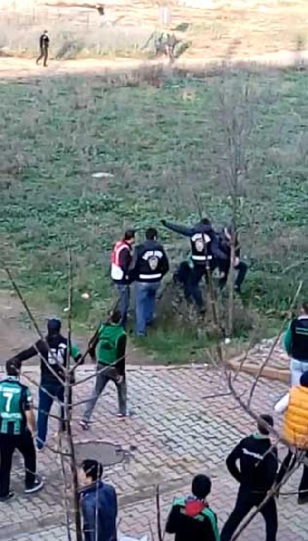 Polis, olay çıkaran Sakaryaspor taraftarlarına müdahale etti