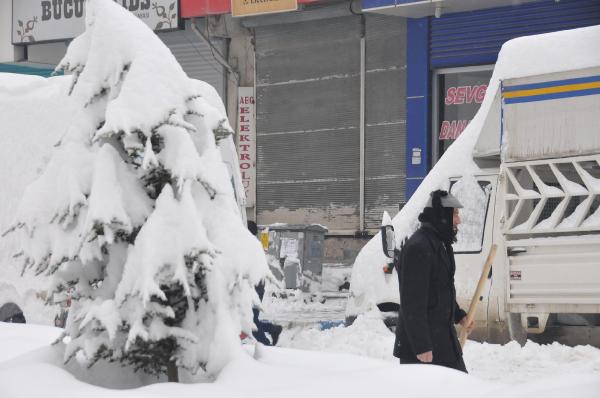 Hakkari'de okullara kar tatili