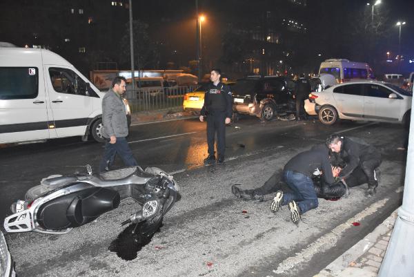 Beyoğlu'nda trafik kazası: 4'ü polis 9 yaralı