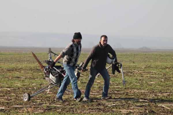 Ultralight düştü, pilot yaralandı