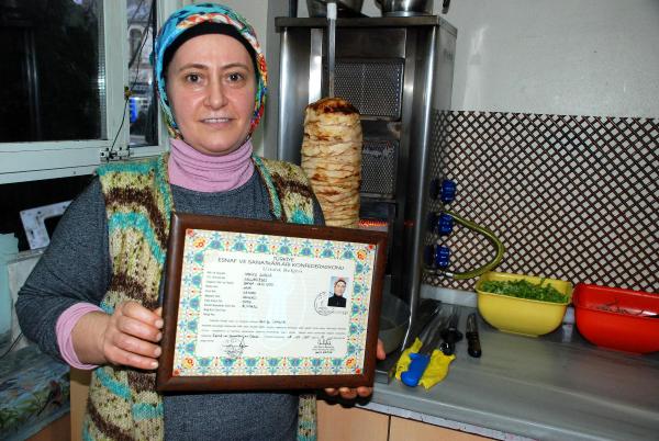 Eşi hastalanınca dönerci oldu
