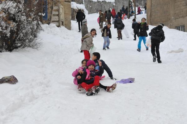 Hakkari'de okullara kar tatili (3)