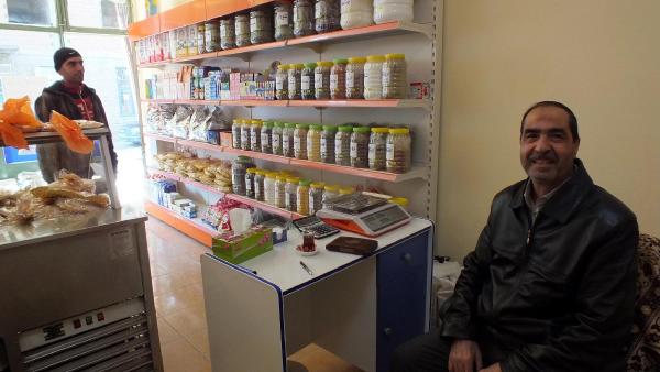 Suriyeli esnaf Akyazı'da bakkal dükkanı açtı