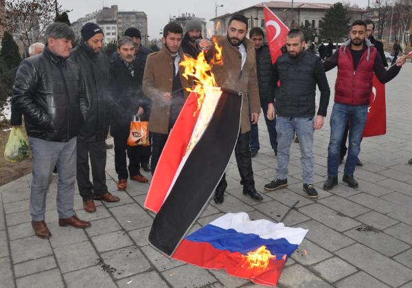 Sivas'ta temsili Irak bayrağı yakıldı