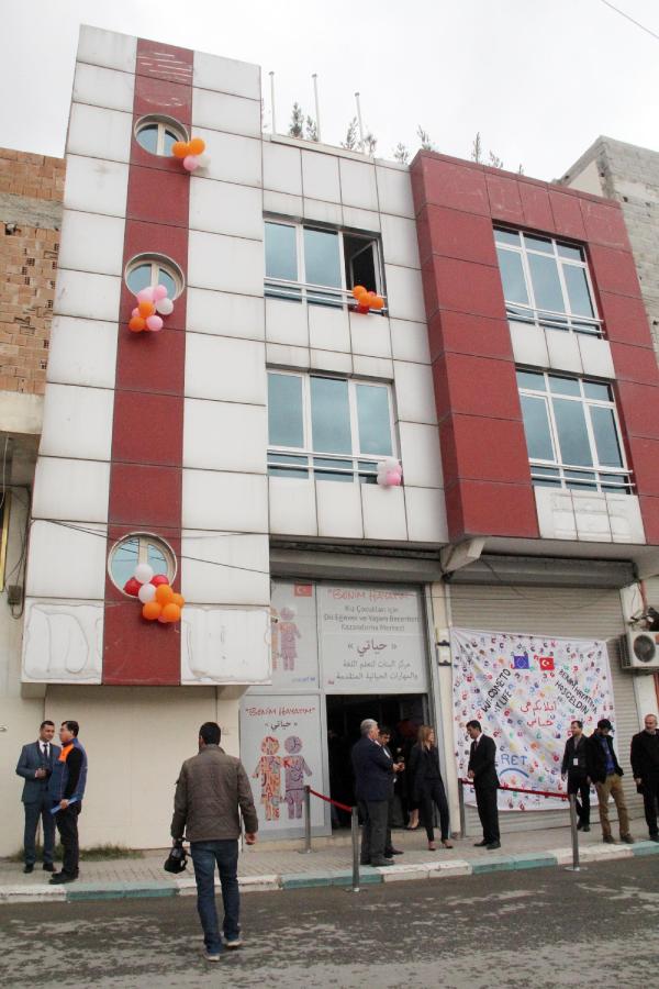 Suriyeli kızlar için eğitim merkezi açıldı