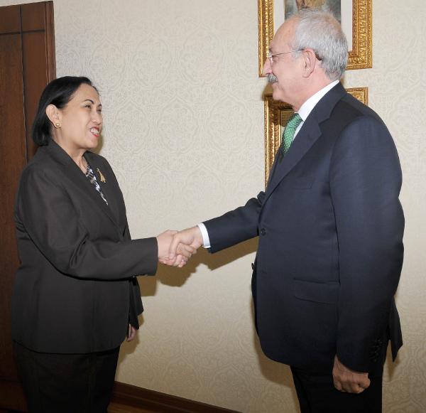 Kılıçdaroğlu, Filipinler Büyükelçisi Maria Rowena Mendoza Sanchez ile görüştü