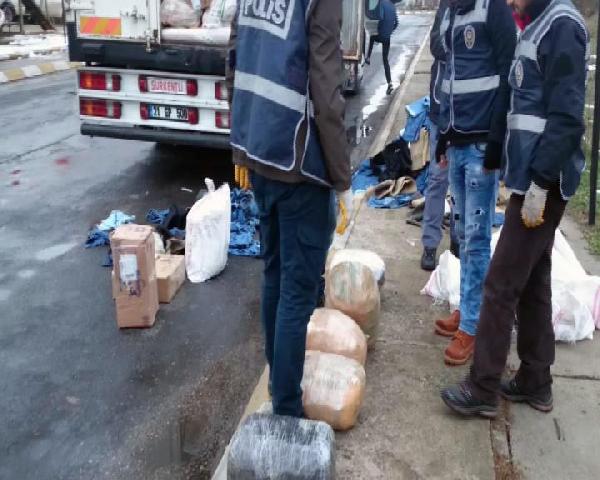 'Sezar' esrarı buldu, polisler sevinç çığlıkları attı