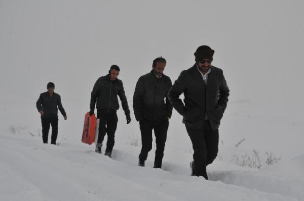 Köy yolu kardan temizlenip böbrek hastası hastaneye ulaştırıldı