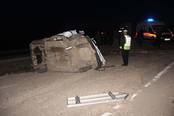 TIR kavşakta otomobile çarptı: 1 yaralı