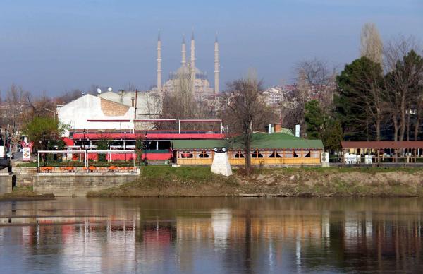 Nehir kenarındaki tesislere yıkım kararı