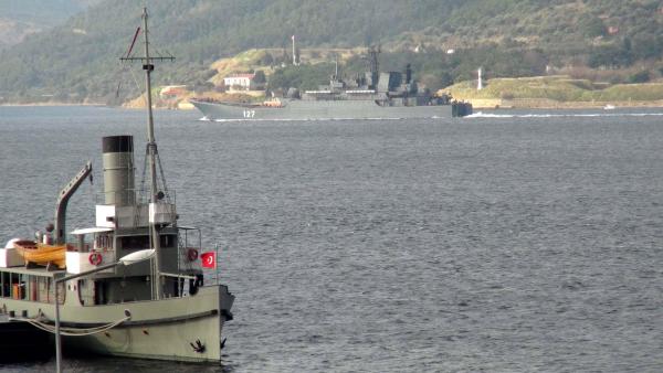 Rus savaş gemisi 'Minsk' Çanakkale Boğazı'ndan geçti