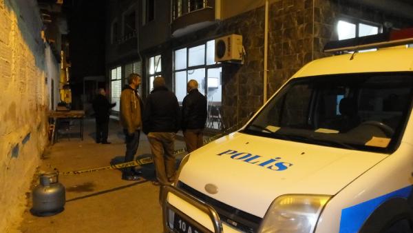 Kumar masasında kan aktı: 2 ölü, 1 yaralı
