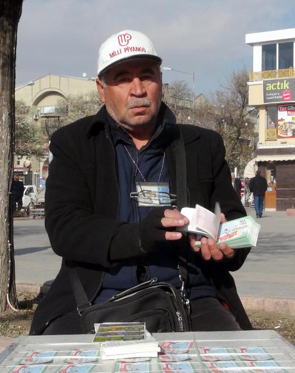 Seyyar satıcının 17 bin liralık Milli Piyango bileti çalındı