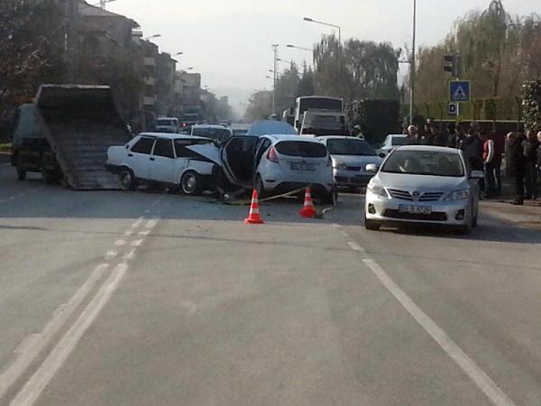 Sakarya'da zincirleme kaza: 1 ölü, 1 yaralı