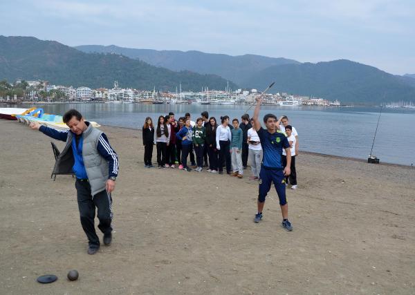 Plajda beden eğitimi dersi