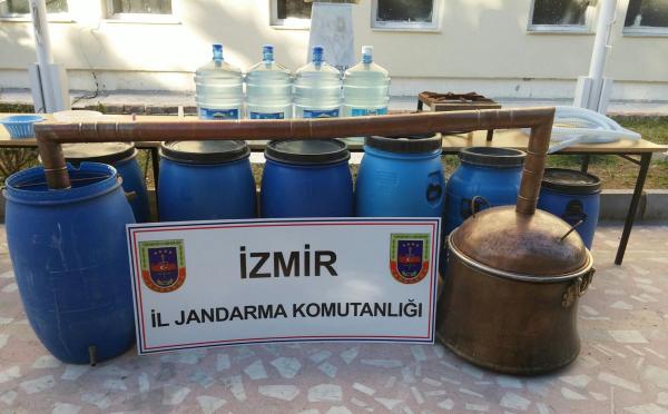 Dikili'de kaçak rakı üretimine iki gözaltı
