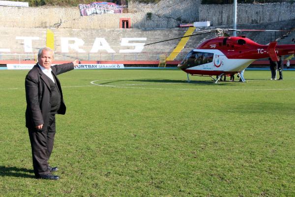Prematüre torunu taşıyan helikopterle hatıra fotoğrafı