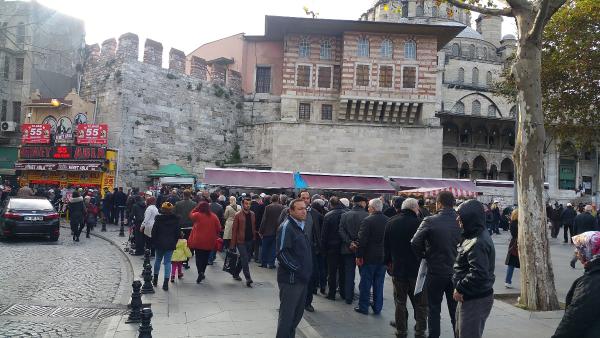 Nimet Abla gişesi önünde uzun kuyruk