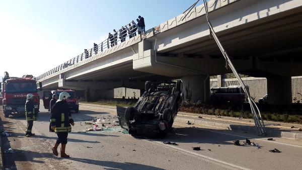 Viyadükten uçan otomobilin sürücüsü yaralandı