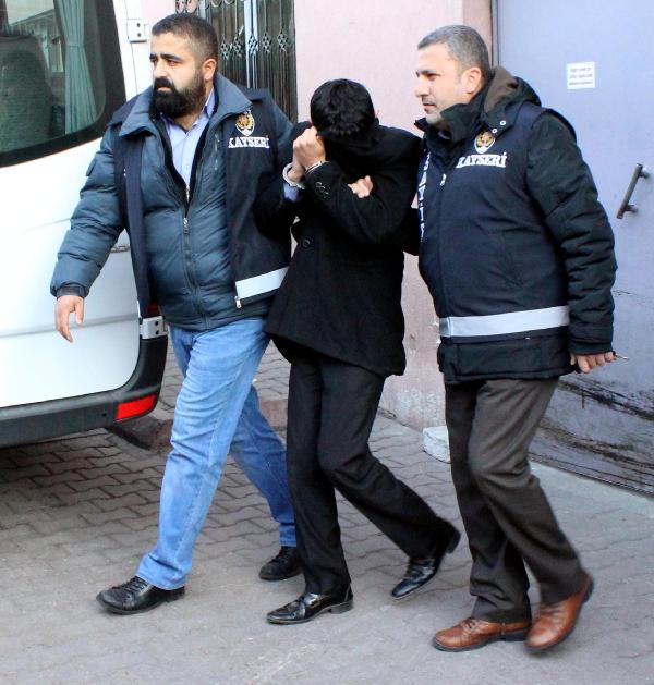 Kayseri'de telefon dolandırıcısı 2 kişiye suçüstü