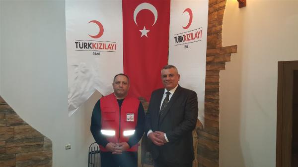 Türk Kızılayı, Tuzhurmatu'daki Türkmenlere destek oldu....