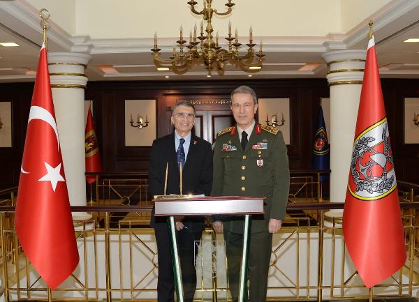 Aziz Sancar'ın aldığı Nobel Ödülü'nün Madalya ve Sertifikası Anıtkabir'de sergilenecek