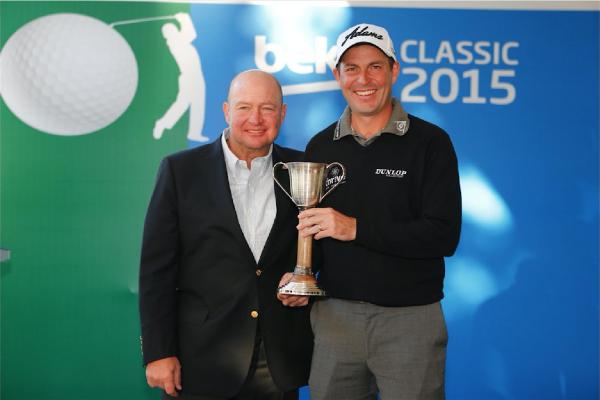 Beko Classic Golf'u kazanan Howell'a kupayı Mustafa Koç verdi