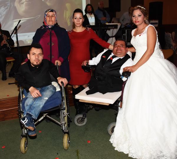Engelsiz aşkta en mutlu gün (2)