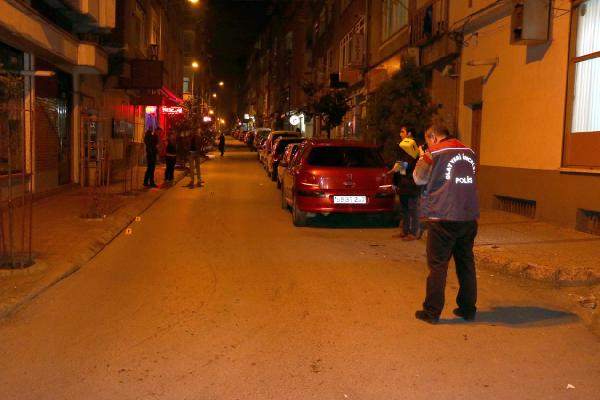 Otomobilden yayalara ateş edildi: 3 yaralı