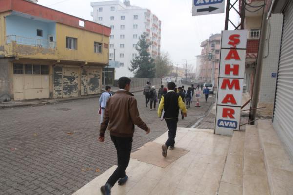 İdil'de eylem yapan liselilere polis müdahalesi