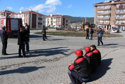 İş makinesinin parçaladığı doğalgaz borusu panik yarattı