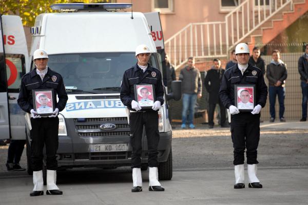 Diyarbakır şehit 3 polise uğurlama töreni