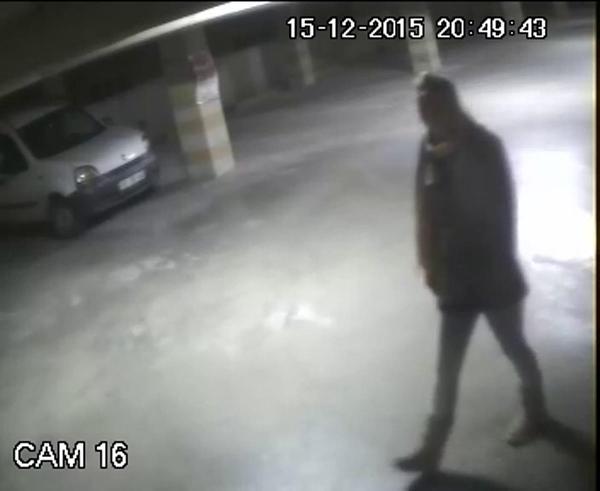 Genç kız otoparkta böyle intihara teşebbüs etti
