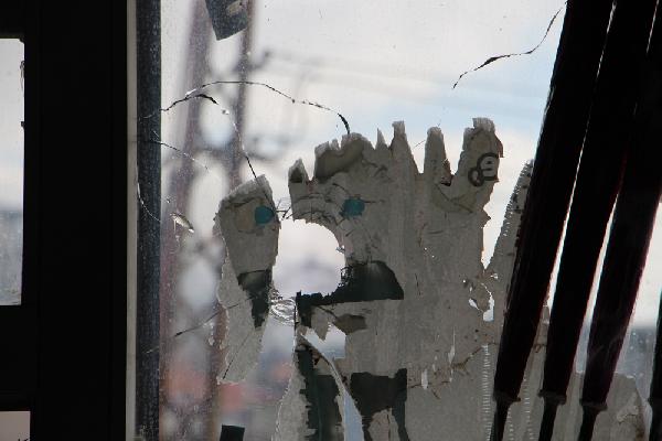Şemdinli'de bakkal dükkanına 2 kurşun isabet etti