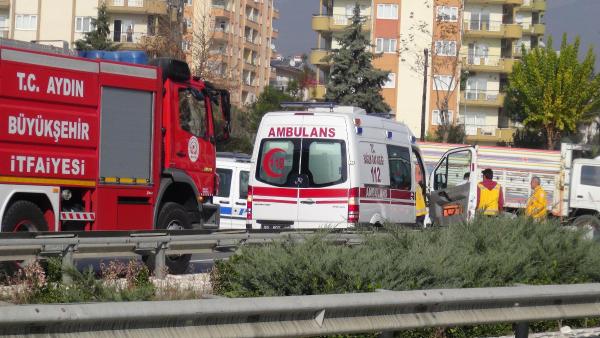 Aydın'da oksijen tüpü yüklü TIR devrildi