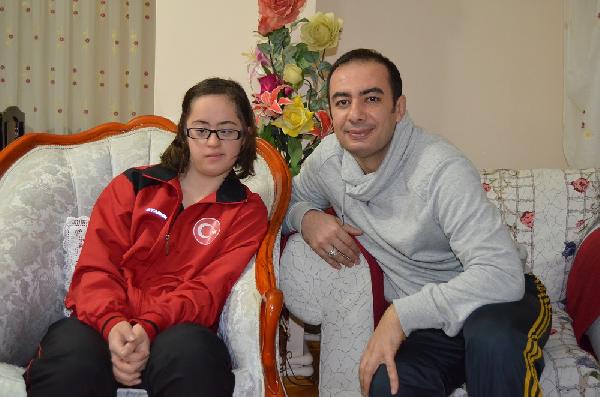 Down Sendromlu Merve'nin dünya ikinciliği sevinci