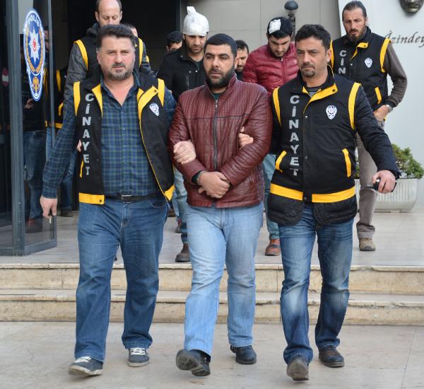Bursa’da 1 kişinin öldüğü silahlı kavga kavgaya karışan 7 zanlı adliyede