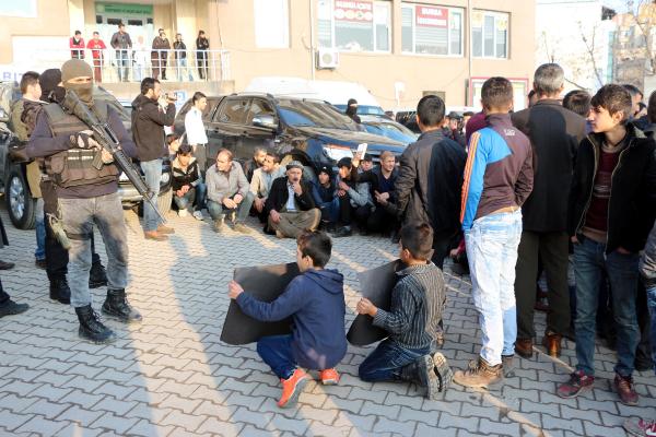Şırnak ve Bingöl'de yasak protestosu