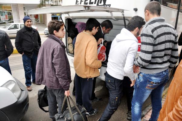 Nizip'te 40 Suriyeli çocuk, yuvaya yerleştirildi