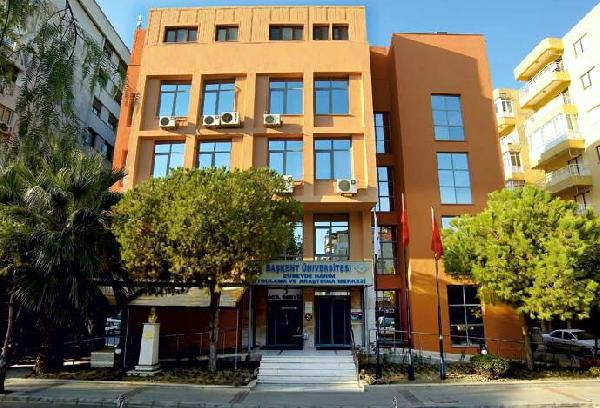 Başkent Üniversitesi'nin İzmir'deki Araştırma Merkezi'nde mahkeme kararıyla sağlık hizmetine devam