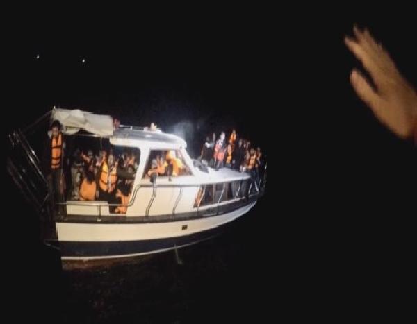 Denizde mahsur kalan 62 Suriyeli kurtarıldı
