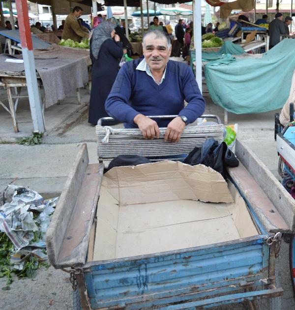 Emekli Topçu'nun ekmek teknesi, pazardan taşımacılık