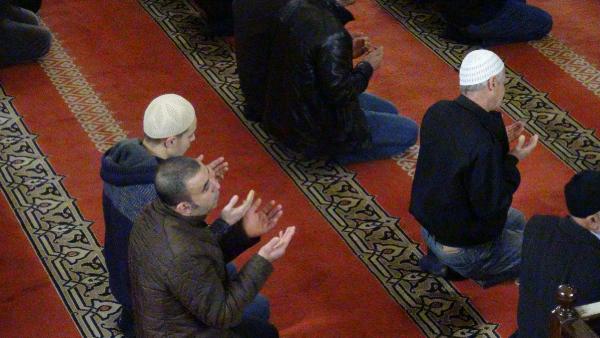 Bursa Ulucami'nde tek kullanımlık tesbih uygulaması