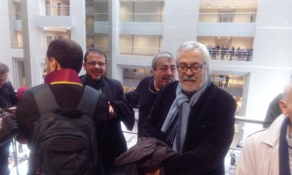 Adliyede Can Dündar'a destek (1)